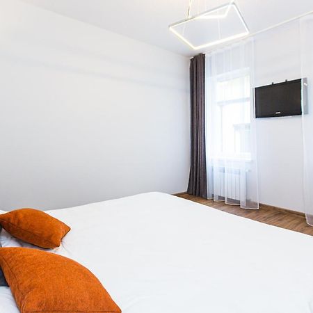 3 Vodna Apartment Lviv Ngoại thất bức ảnh