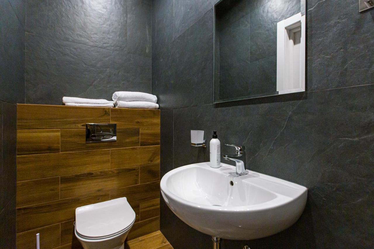 3 Vodna Apartment Lviv Ngoại thất bức ảnh