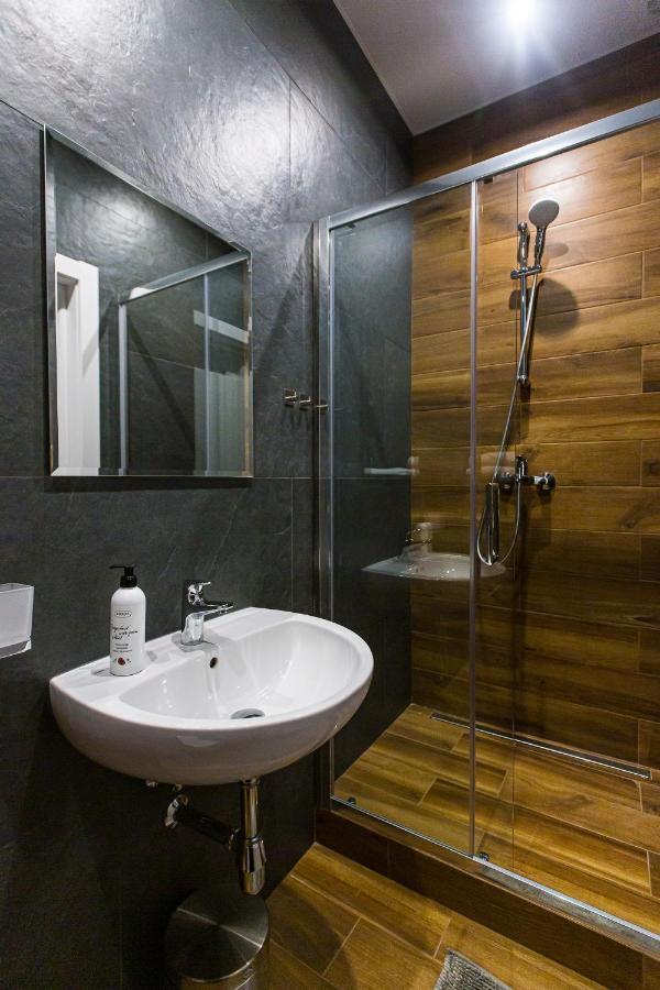 3 Vodna Apartment Lviv Ngoại thất bức ảnh