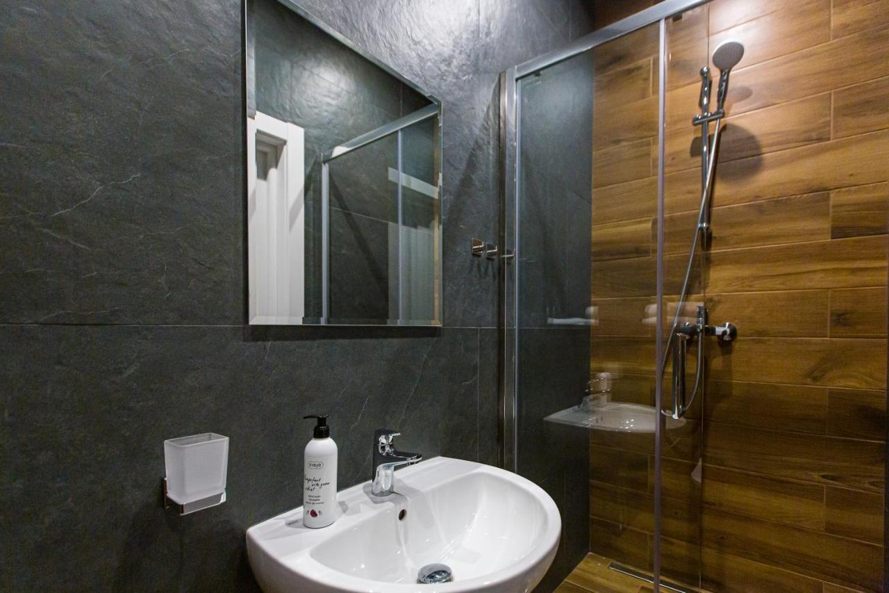3 Vodna Apartment Lviv Ngoại thất bức ảnh