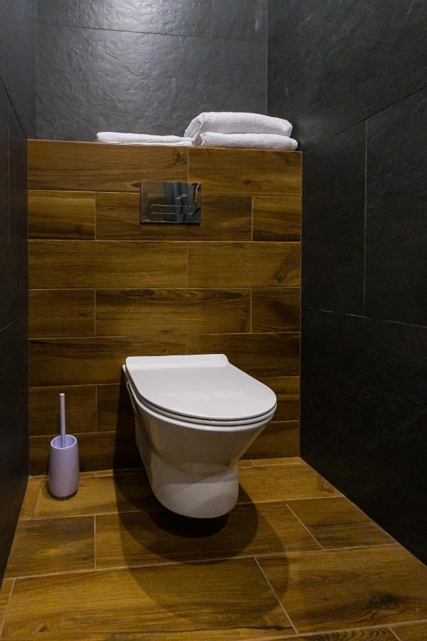 3 Vodna Apartment Lviv Ngoại thất bức ảnh
