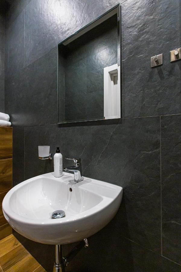 3 Vodna Apartment Lviv Ngoại thất bức ảnh